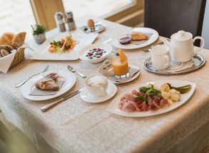 Hotel Lärchenhof breakfast South Tyrol holiday