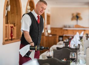 Südtirol Hotel Wein zum passenden kulinarischen Highlight genießen