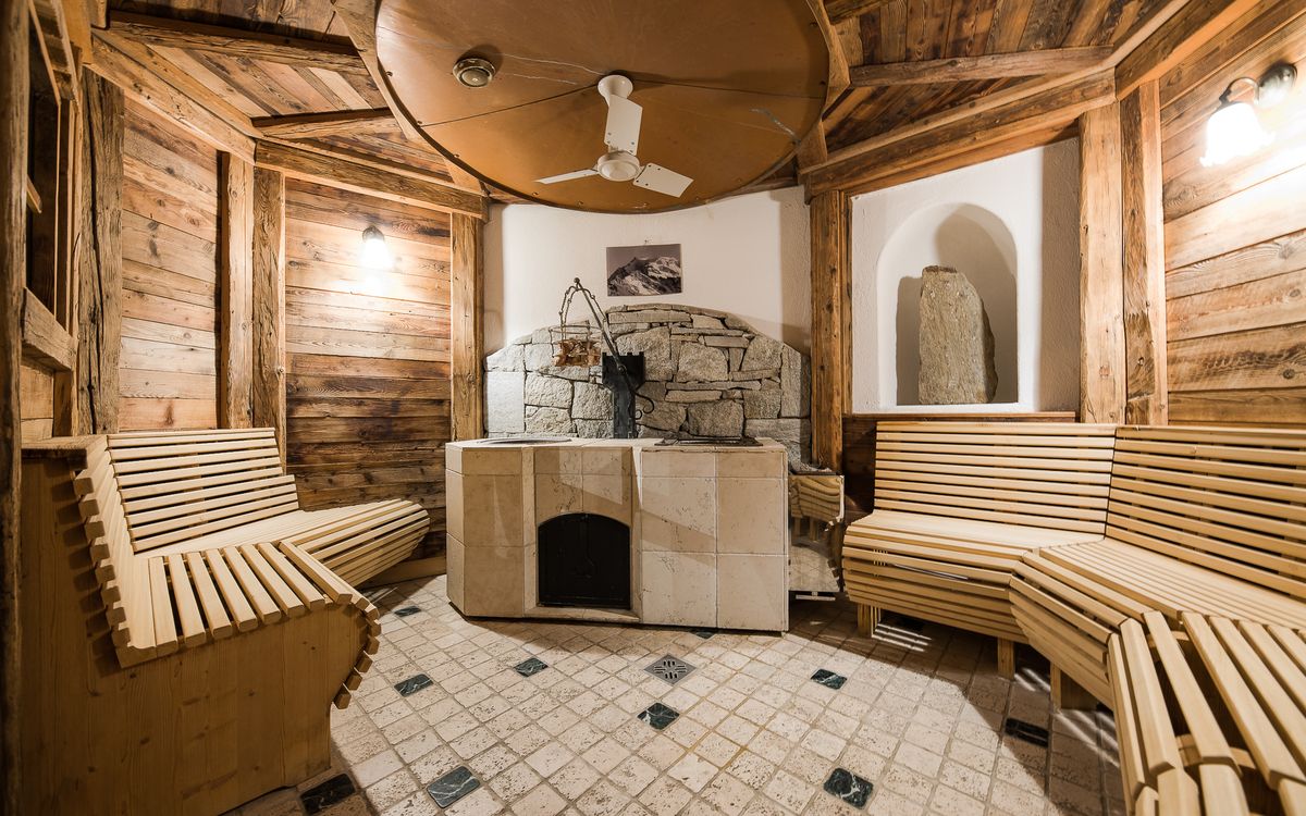 Relax Wellness South Tyrol Solda Tyrolean “Stuben” tiled stone-sauna