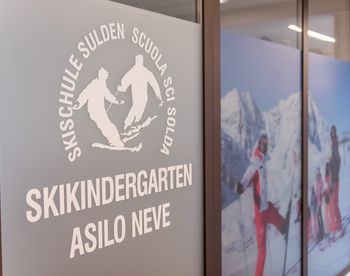 Ski school ski kindergarten family holiday winter Hotel Lärchenhof in Solda