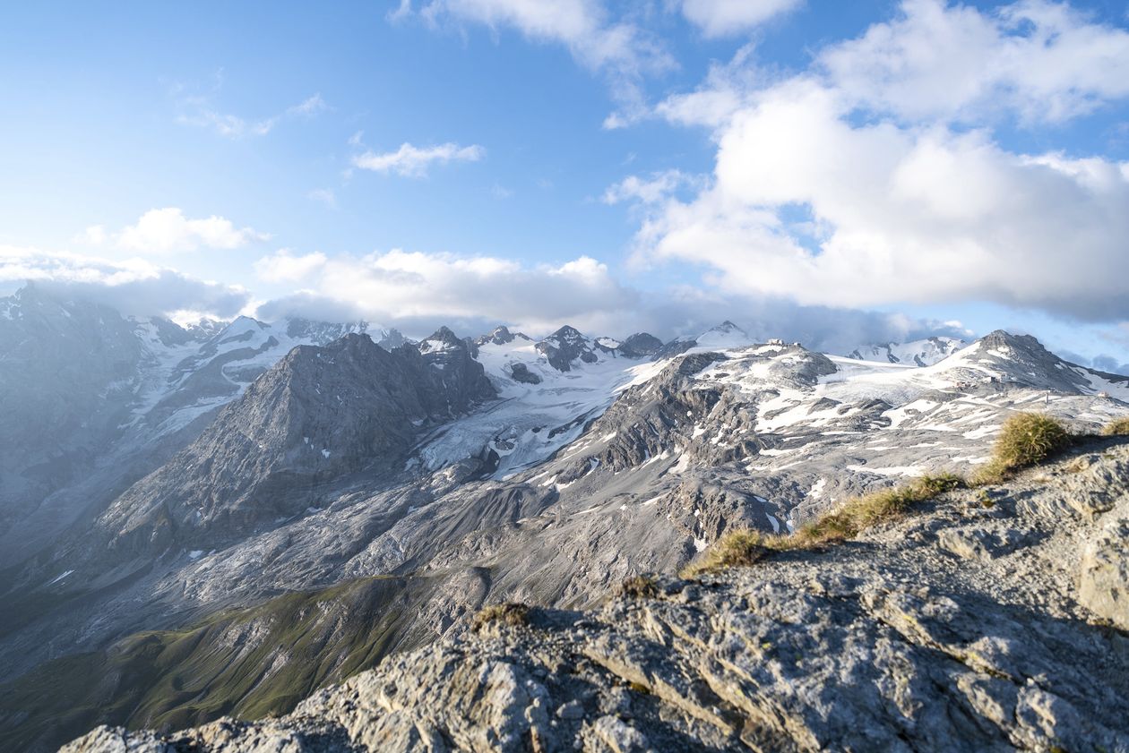 Cima Vertana high tour Solda Venosta Valley South Tyrol Hiking