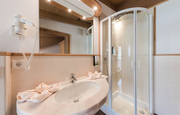 Südtirol Hotel Einzelzimmer mit Bad und Dusche