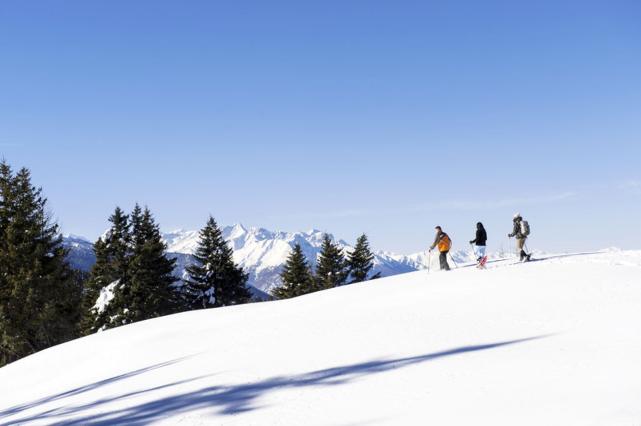 Escursioni con le racchette da neve Area sciistica di Solda vista montagne Hotel Lärchenhof