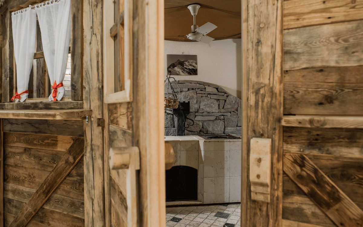 Sulden Hotel Tyrolean “Stuben” tiled stone-sauna in the Lärchenhof