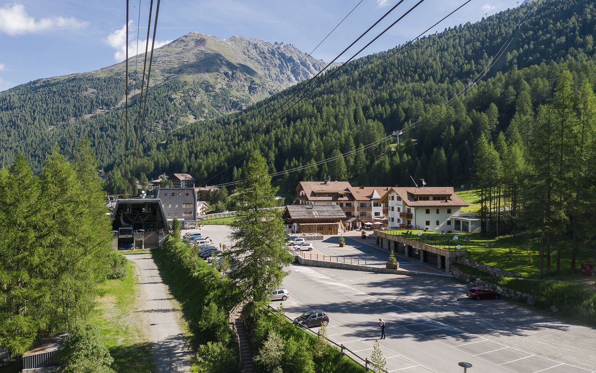 Sulden cable car Hotel Lärchenhof