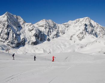 Familienurlaub Winter Sulden Aktiv Skifahren Snowboarden