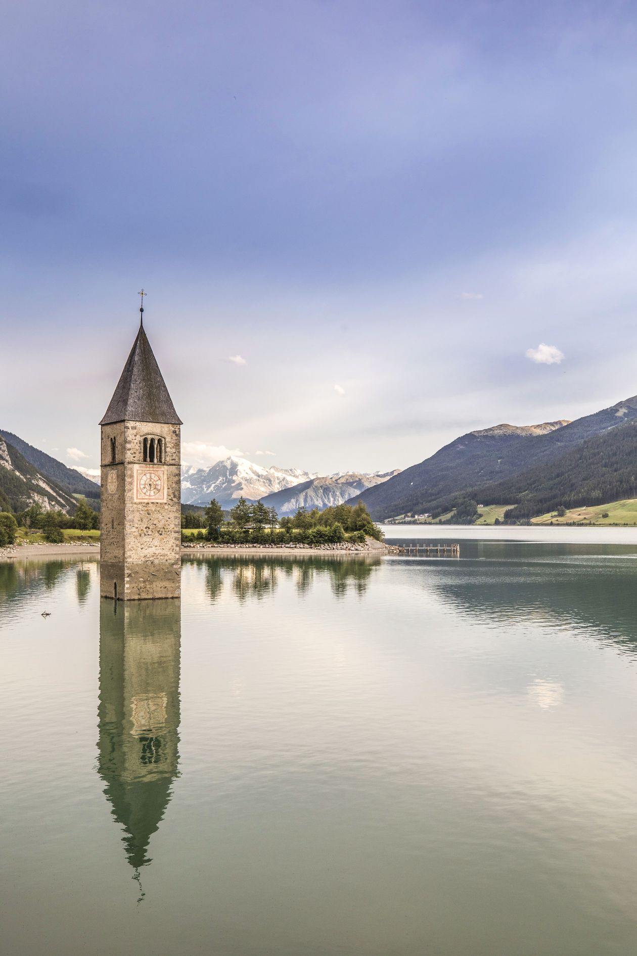 Reschensee versunkener Kirchturm Wahrzeichen Vinschgau Südtirol